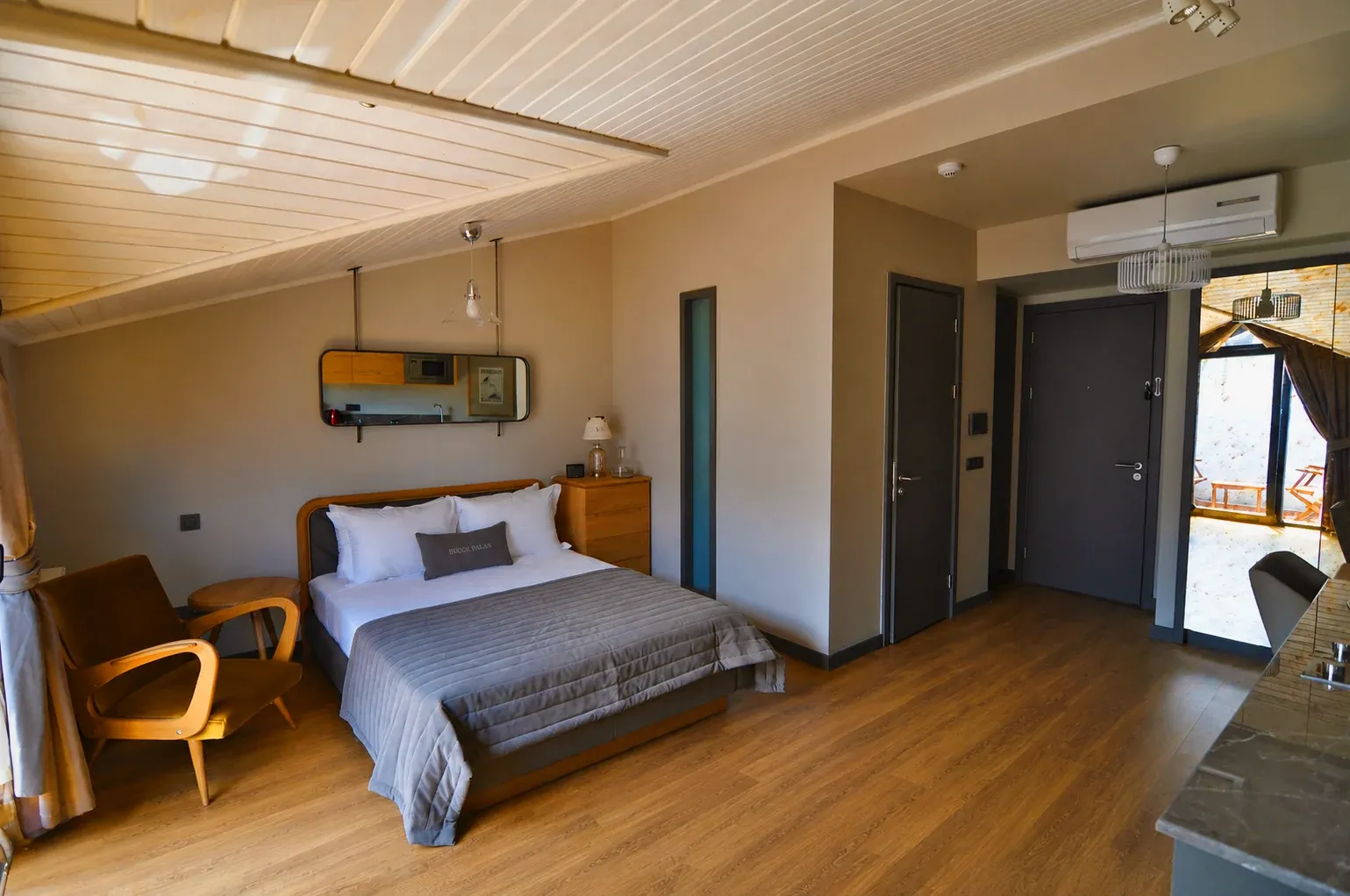 Brick Palas Hotel