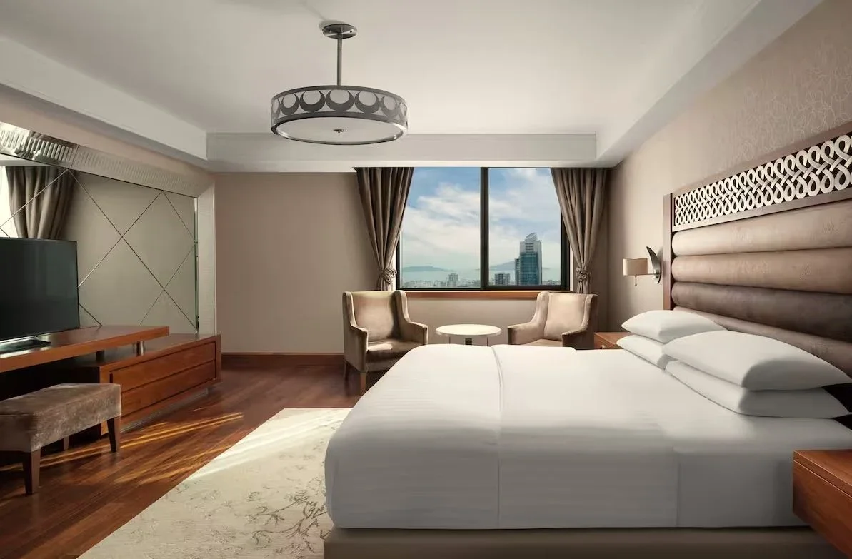 Marriott Hotel — King Suite — 6