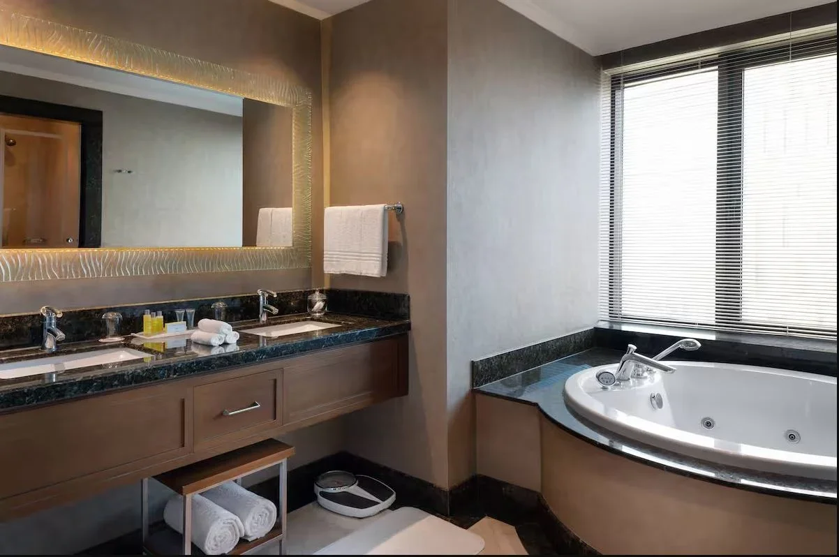 Marriott Hotel — King Suite — 8